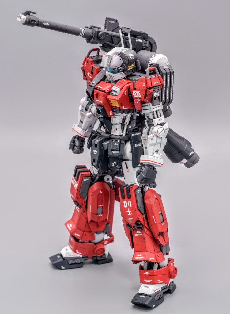 脚部装甲はMGフルアーマーガンダム(サンダーボルト)の脚部を流用し、バーニアを追加しました。