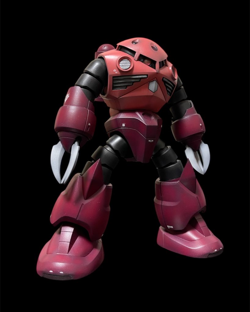 爪、膝のみ加工。デカールは少なめでグラデーション仕上げです。