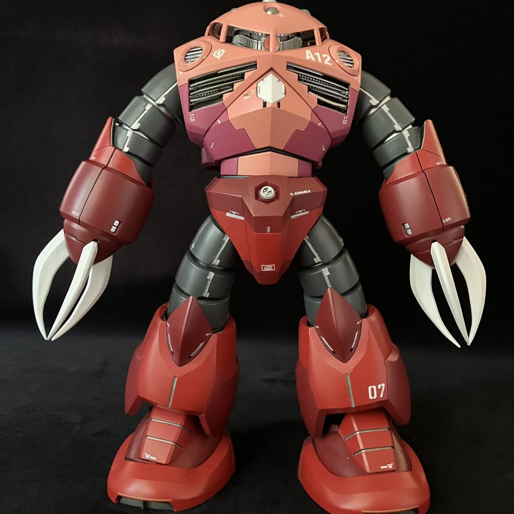 RGを参考に筋彫りを入れて、塗り分けました。