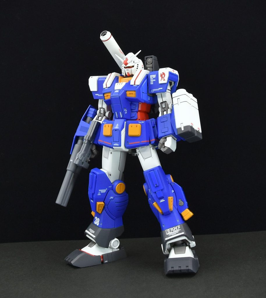 プロポーションは太ももで1mm延長した以外はそのままです。背部キャノンはプラパイプで大型化、腕のビーム砲はバレル部分をデミバーディングから流用。シールドにミサイルを追加。ムラサメ改の増槽を加工したものです。