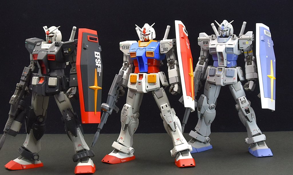以前作成したプロトタイプ・G-3と並び撮影ようやくRX-78が3機揃いました。制作時期によって手を入れた個所に違いがありますね。