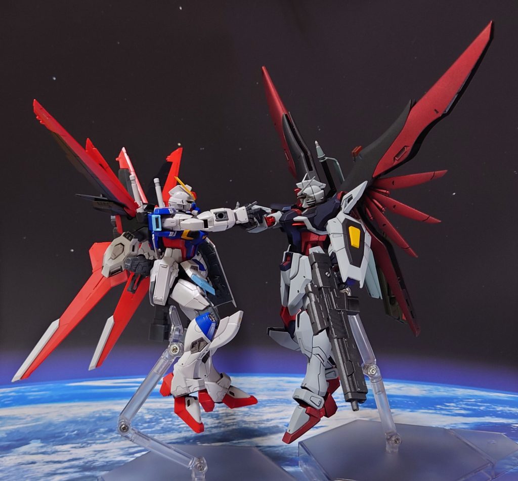 “デュートリオンビーム照射！”力を失った“インパルス”が、“デスティニー”によって蘇る。