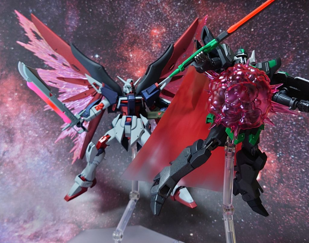 “高エネルギー長射程ビーム砲”のゼロ距離射撃によって、グリフィンの“ルドラ”は爆散した。