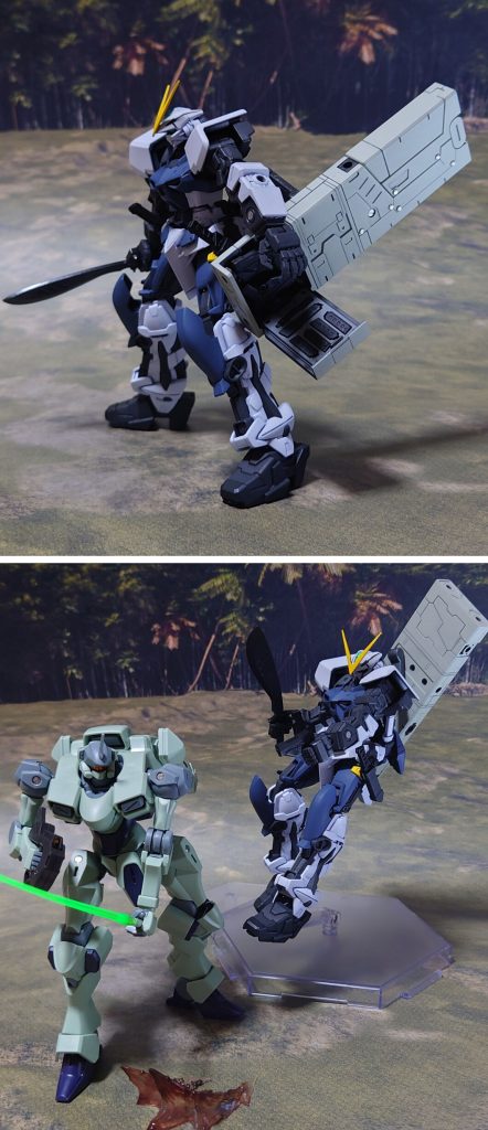 コンバットセル、ハンドガンを使用。相手のサーベルを躱し、反撃を行う。