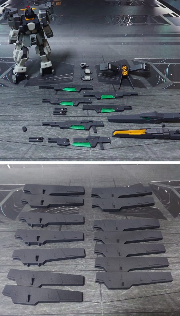 付属品一式。手首はHGBFトランジェントガンダムグレイシャーから、左右武器持ち手、左右握り手、左平手を一式流用。また、武装のビット類については、水星の魔女ウェポンディスプレイベースのジョイントを流用し、アクションベース6と3mmジョイントで接続して展示できるようにしました。更に、GNライフルビットⅡを全部ホルスターに仕舞うと手持ち武器が無くなるため、HGセラヴィーガンダムのGNバズーカⅡを用意しました。連結機構は不要のためオミットし、ディティールアップパーツで連結穴を塞いでいます。