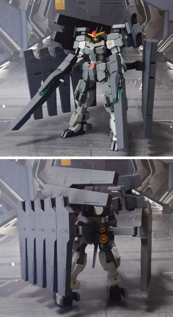 ガンダムサバーニャ(最終決戦仕様)の前後ろ。工作は、ゲート痕処理、エッジ尖らせ、パーティングライン・段ズレ・ヒケの対処、面出し、肉抜き穴埋め、合わせ目消し、市販パーツ貼り付け・埋め込みによるディティールアップを実施。その他のディティールアップ工作としては、顔の顎部分(赤いところ)をプラ板で、前に1mm延長しました。