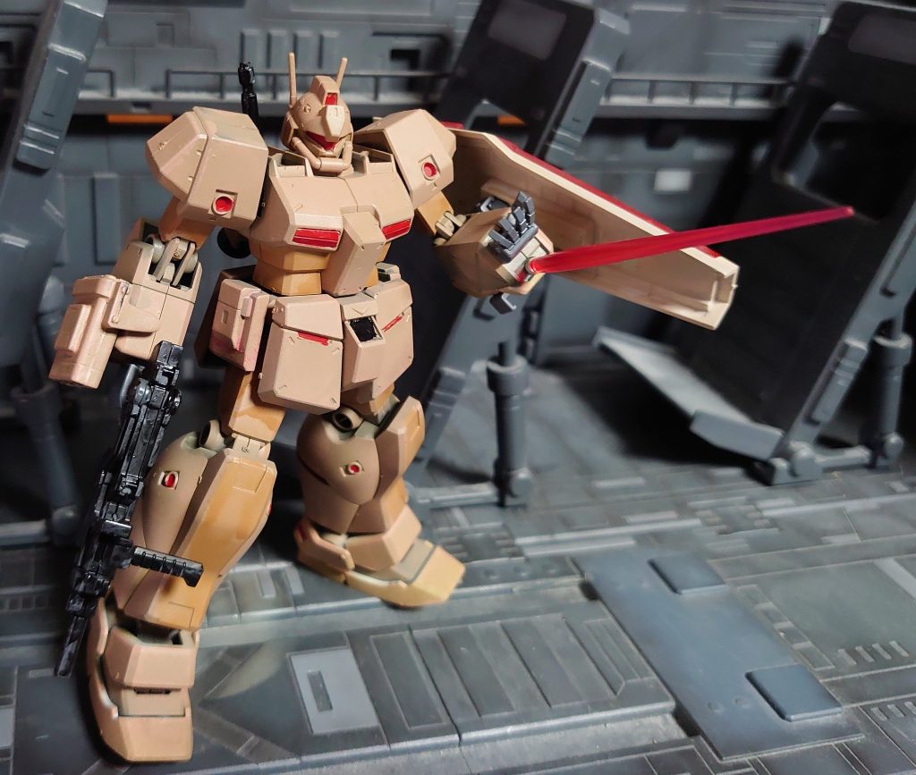 新しいエアブラシのガンの試し吹きもかねて水性ホビーカラーのサンディブラウンをメインカラーで塗装