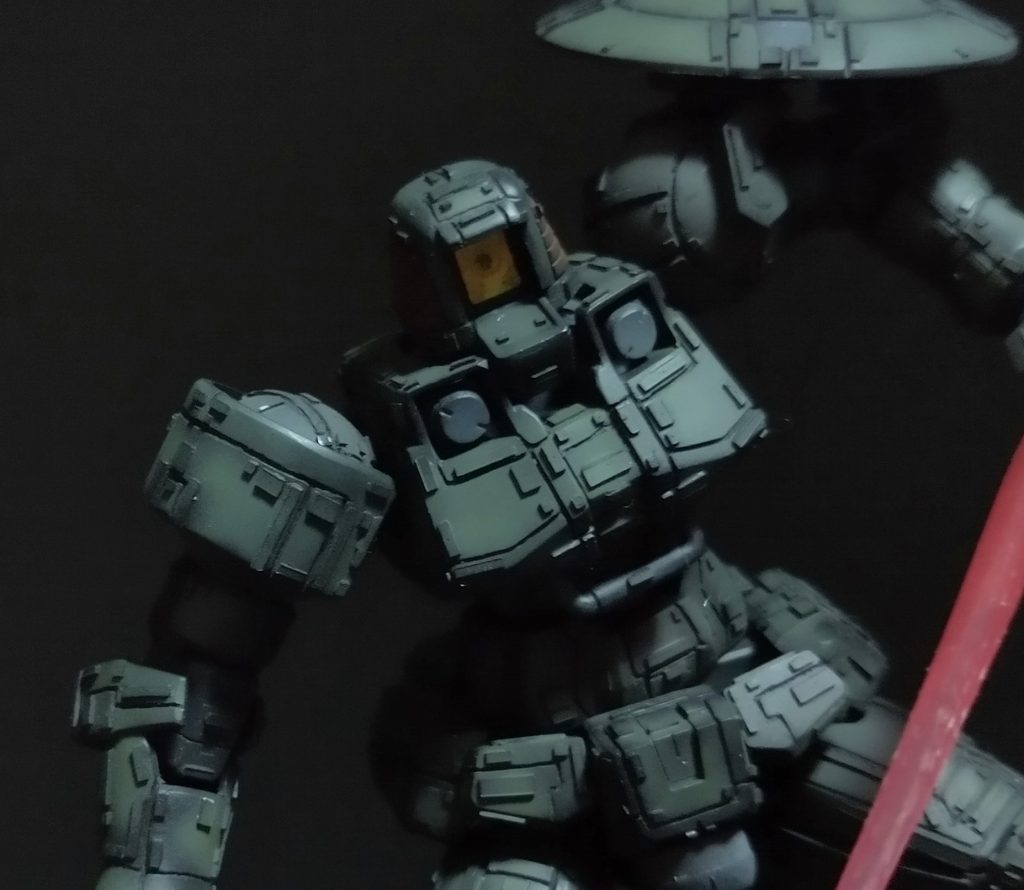 顔のセンサー部にアクセントが欲しかったので、カメラ風のモールドを加工してみました！