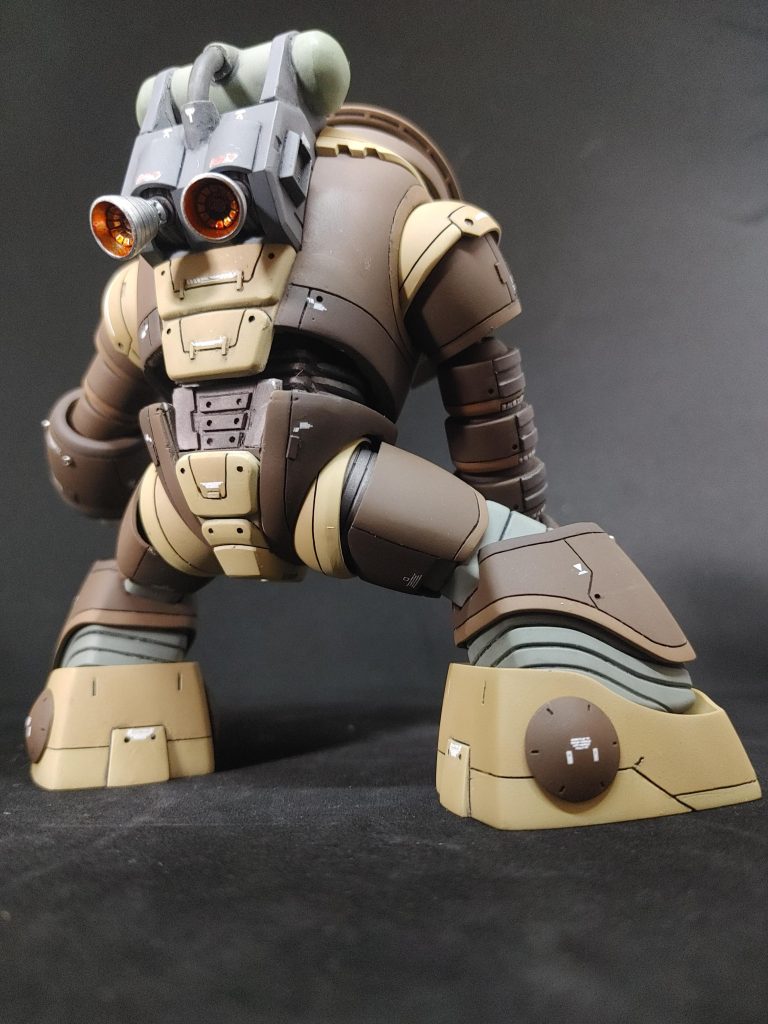 アッガイのプラモデル開発者のアッガイ愛を感じるキットだと誰かが言っていましたが、なるほどでした。手、足、頭の内部フレームといい、ハンドパーツの豊富さといいコレHG?って思うくらいでした。すごくすごくいいキットでした。自分でも結構気合入れて作ったので非常に満足しています。あと水泳部のゾックがすごくほしいなぁ～、なかなか手に入りそうもありませんが😭