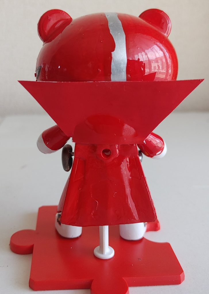 後ろ。マントは、「ゼンカイザー×プチ」のマントを利用し、プラ板製エリをくっ付けました。