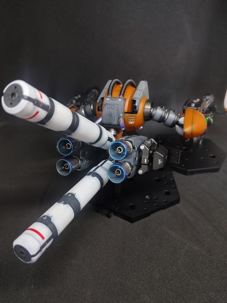 口のビーム砲はプラパイプ等でメガ粒子砲っぽく腕部ガトリング:オプションパーツセット09(ジャイアントガトリング)ミサイルランチャー:オプションパーツセット13バーニア、プロペラントタンク:30MM大型プロペラントタンクユニット