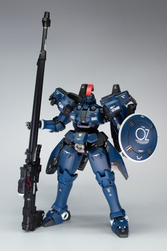 基本的に移動中などは肩で懸架してますが、使用時は肩に担ぐ感じで使用します。撃ち尽くしたら捨てるみたいなイメージ?