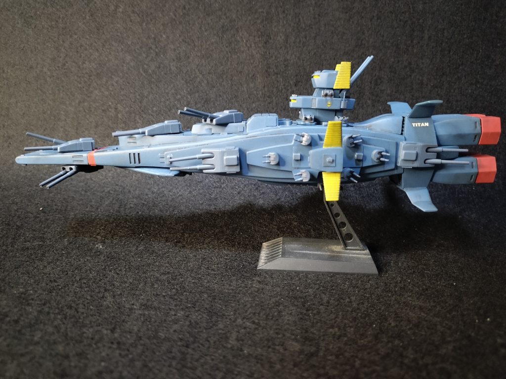 ＥＸ目指して魔改造しました。艦橋と腹部分を縦に狭めたことにより頭デカっちと腹ボテ感が無くなり、スマートになりました。また艦尾を狭めたことで、尻デカ感もなくなり満足です。艦橋とサイドについてるレーダ室も横幅５ｍｍほど狭めてるのに違和感ないですね。最後までご覧いただきありがとうございました。