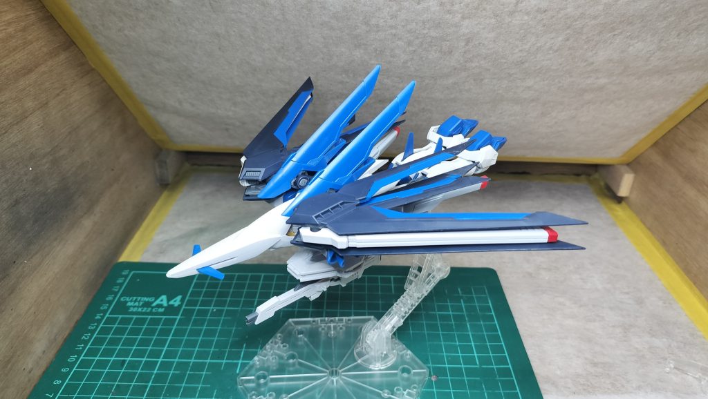 一度はやってるであろう変形ですが塗装後ではリスクしかないので今のうちにね。実は制作中のデータを紛失してたので今回はポージングのみです。