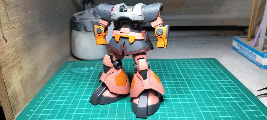 実は最初はこんな感じのカラーリングを考えてたんですけど……どう見てもカッコ悪いってなって塗りなおしました。