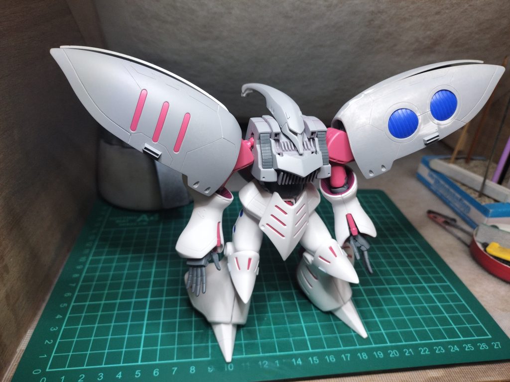 どうしても重さに耐えれなくてなで肩になってしまいます。ウェーブの真ちゅう線とか使って強化してます。ココはハネじゃあなく肩アーマー軸を上げないといけませぬよ。胸パネルの厚みを0.8mmほど盛って各部にdetail-upしてます。