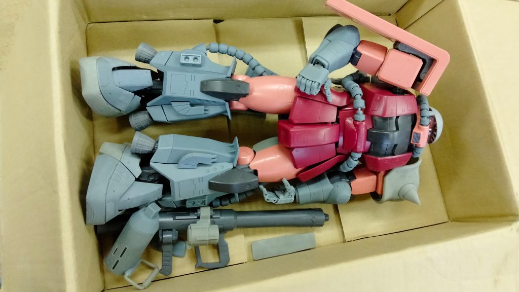 サーフェイサーを吹く前です。