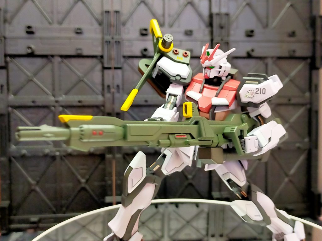 ランチャー完成、全塗装しましたが、元々の塗り分けが優秀で、全塗装の意味あるのか？一応黒立ち上げで、全体的にトーンを落として作りました。