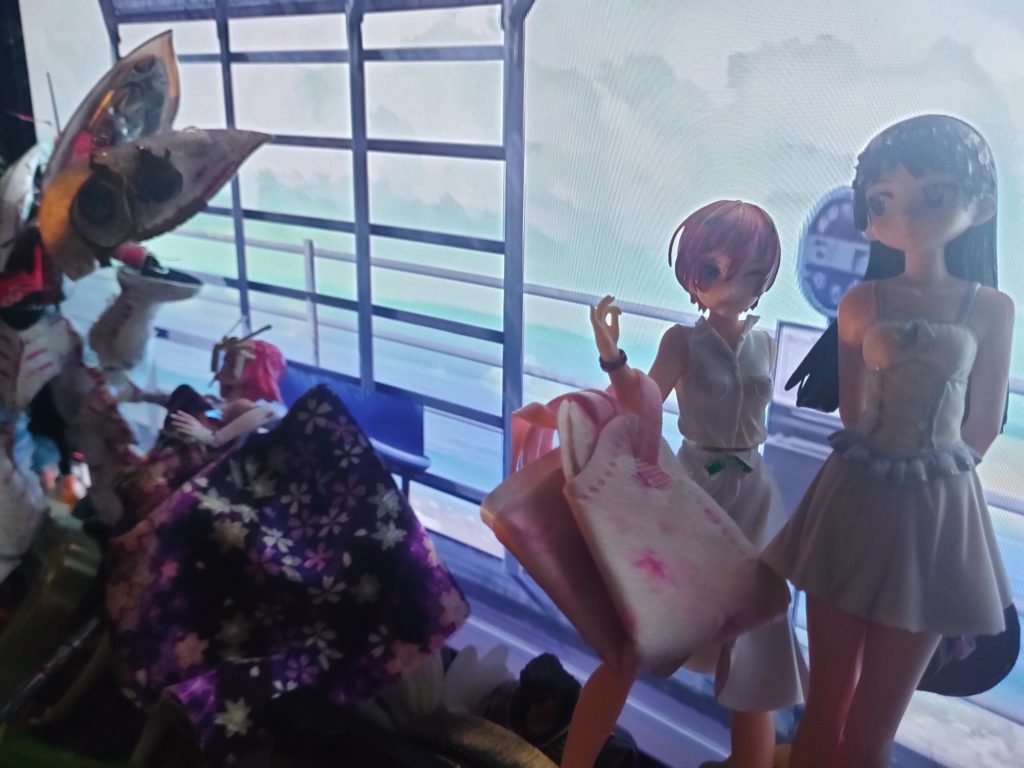 マチュ「 シュウジ、来ない気がするから帰ろか?」ニャアン「 え?あ、そ、そうだね」「 ララァさんて、オンナのひと、大丈夫かな?」マチュ「 なんだか、上手く言えないけど、ララァさんなら大丈夫って、言うか、」「 あの人、そんなに悪いひとって、感覚がしないんだ。」「 口が悪いだけで、」ニャアン「 わたし達、何してたんだっけ?」マチュ「 ちっちゃなことで、ごちゃごちゃしてたかも、」ニャアン「 世界は広いね、宇宙はもっと」マチュ「そのニオイ!まさか、餃子?持ってきたの? 」ニャアン「 朝イチで、」マチュ「 ちょっと作り方、教えてよ、」ニャアン「 まだ上手く出来ないけど、」マチュ「 キャベツ多め好きなんだ」ニャアン「 え?わたしも!」マチュ「一緒に作ってくれる?」ニャアン「 アイツをギャフンと言わせたいな!」マチュ「 そうそう、ギャフン餃子!」ハマーン様『 待っていろ!シャア!』『 キュベレイ行くぞ!』