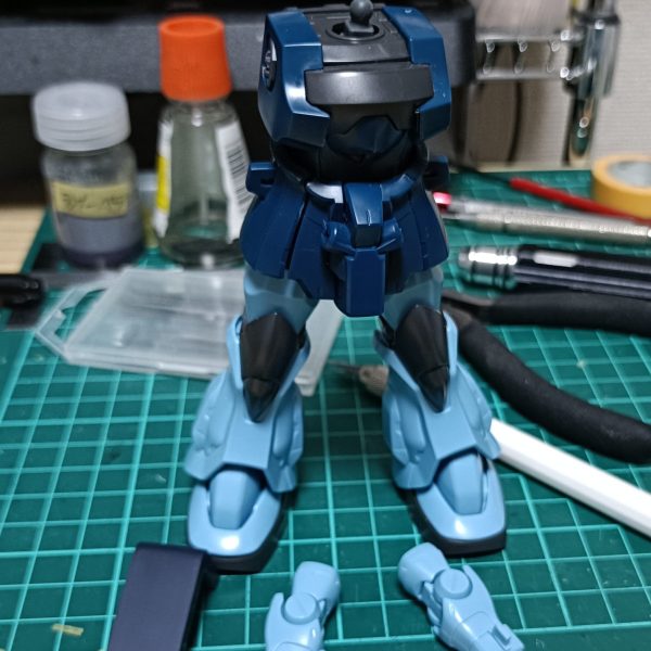 四肢のモールド彫りしてまいりました。肩は乾燥機ん中で合わせ目消しの乾燥中どす。ついでにザクシールドの面取りもしておりましたが、ヒケがちょうすごかったですばい。(gandam-hand1)（1枚目）