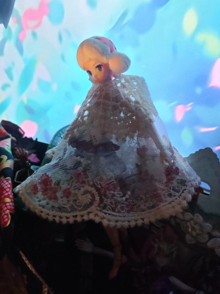 ハマーン様『 ララァ・スンよ』『 違うんだよ』『 ブランコに、乗って世界を傍観しているお前と、』『 数万の兵士のイノチの上に立つワタシとでは、』