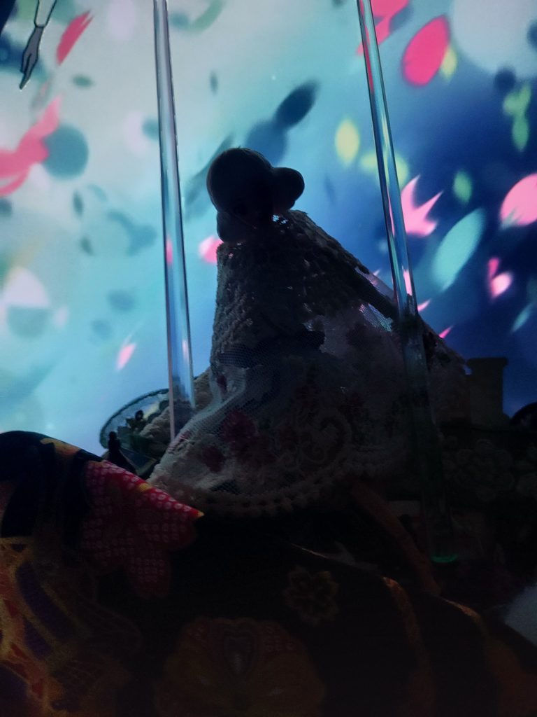 ララァ「 愚かな、オンナ」「みっつ! 」