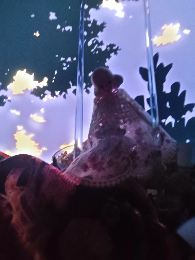 ハマーン『 大きくでたな、』『 お前に何が、できる?』ララァ「 3つ数えるあいだにワタシの前から姿を消して、」ハマーン『 フッ、消えなかったら、どうなる?』ララァ「 もうコトバは要らない、」ハマーン「なら、代わりに数えてやるよ! 」ララァ「 ?!」『 ひとーつ』『ふたーつ 』