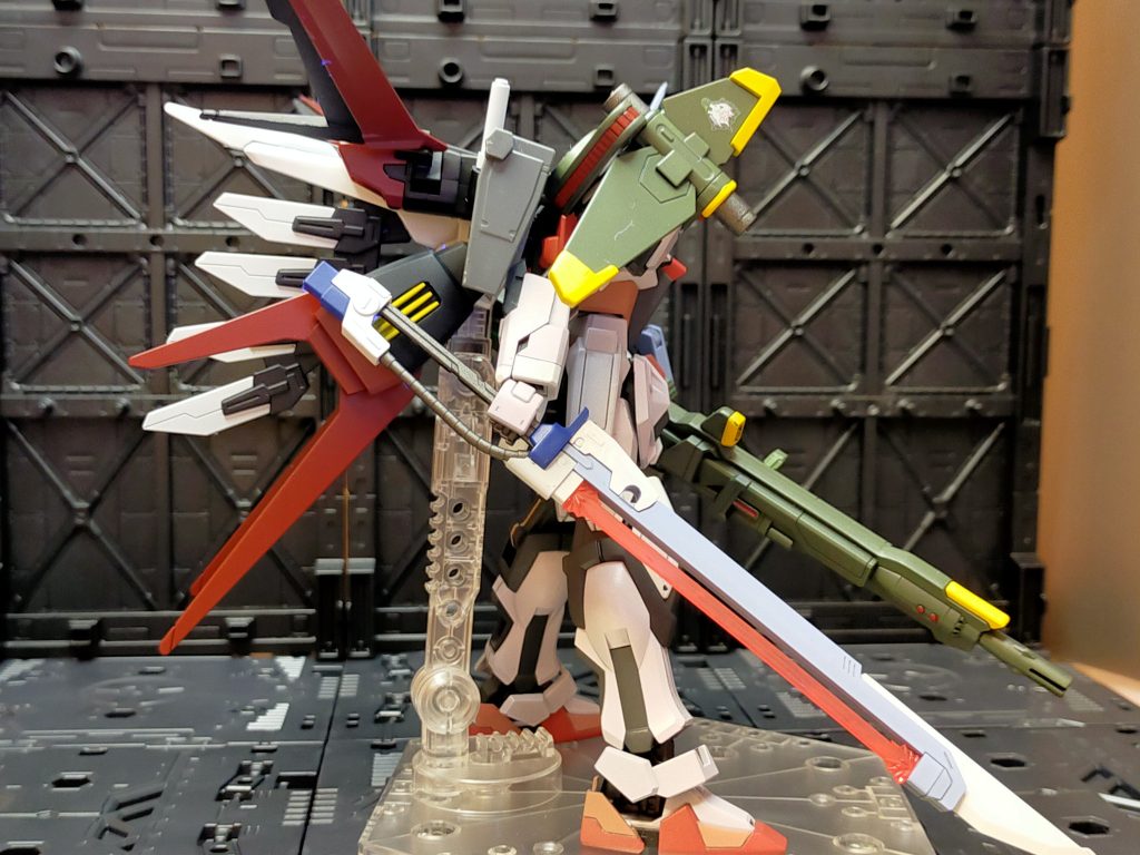 装備のゴテゴテ感が半端ない。EGの膝が踏ん張りきれず、さすがに自立は無理でした。