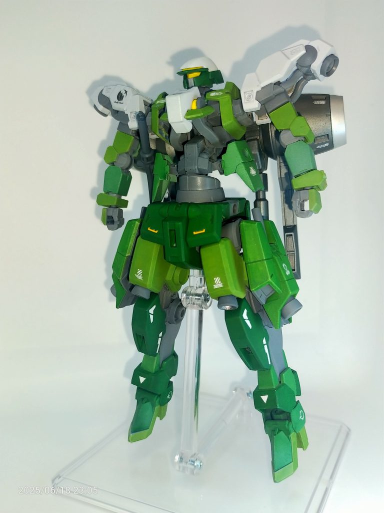 胴体をデミバーディングのお腹を使い延長させています、少しスタイリッシュになりました😅