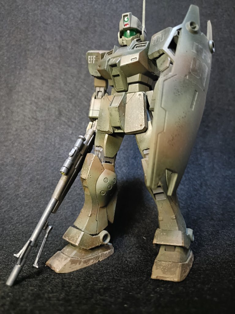 正面。本体には改造もなく、森林迷彩にしただけです。ライフルに銃脚のジャンクパーツつけてます。足元がっつり汚してみました。スナイパーは森林がよく合いますねｗ