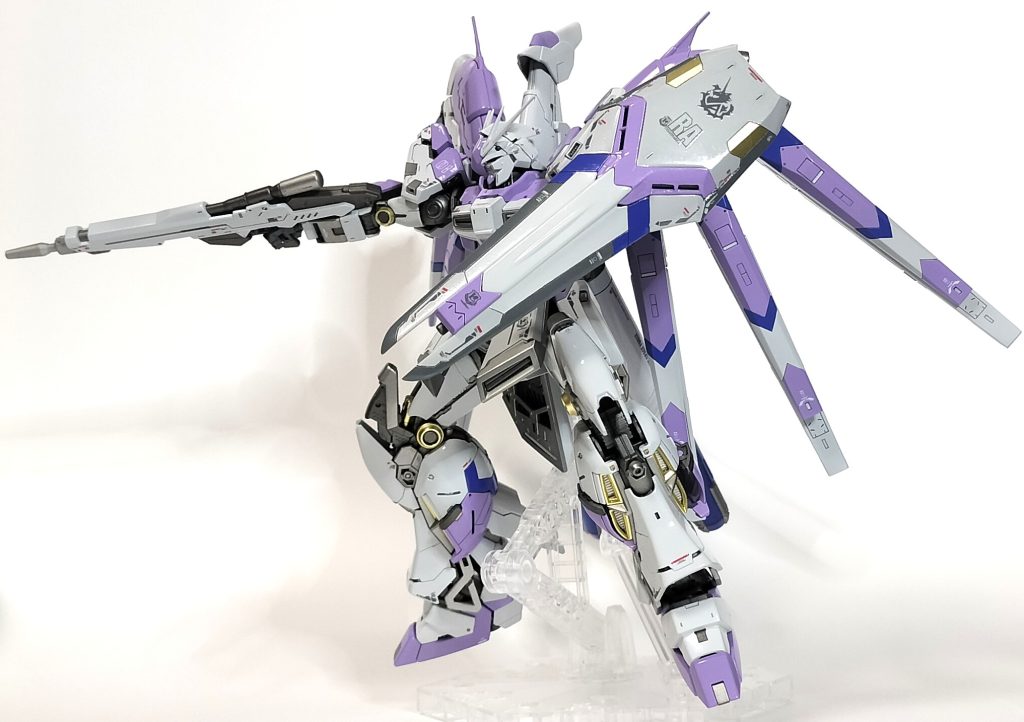 一番に苦労したのが盾です。やはり気に入らないデザインなので作り直しました。