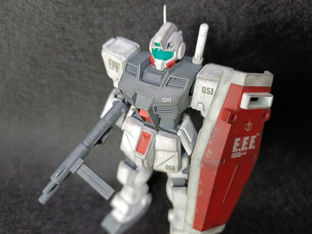 首を埋め込みたかったので、首元部を切り離し、ポリキャップ部も切断縮小、見た目気持ち埋まってるようにしました。