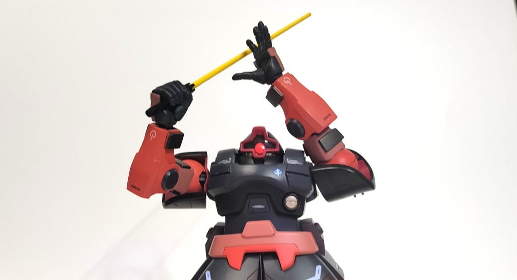 ビームサーベルを振り上げてるシーンで撮影したんですが……オーケストラの指揮者みたく見えてしまうw