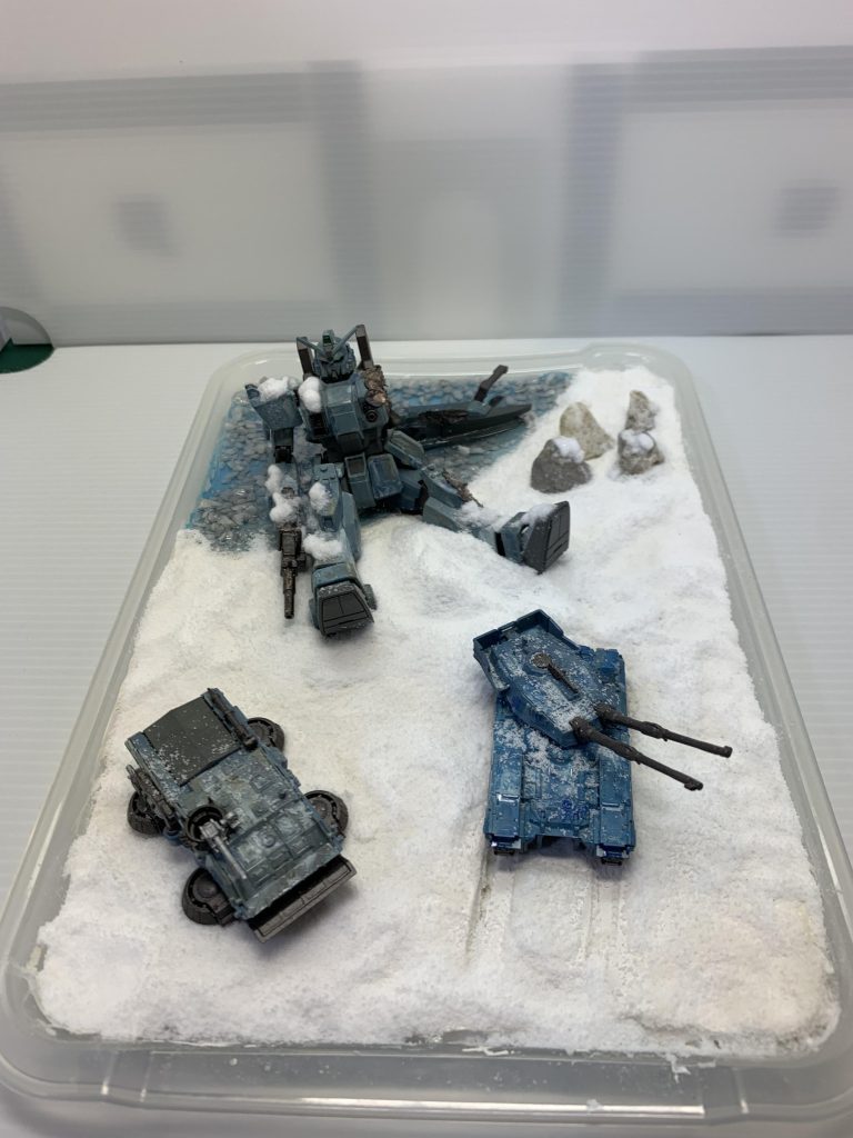 ガンダムを回収する迄、警戒中です。