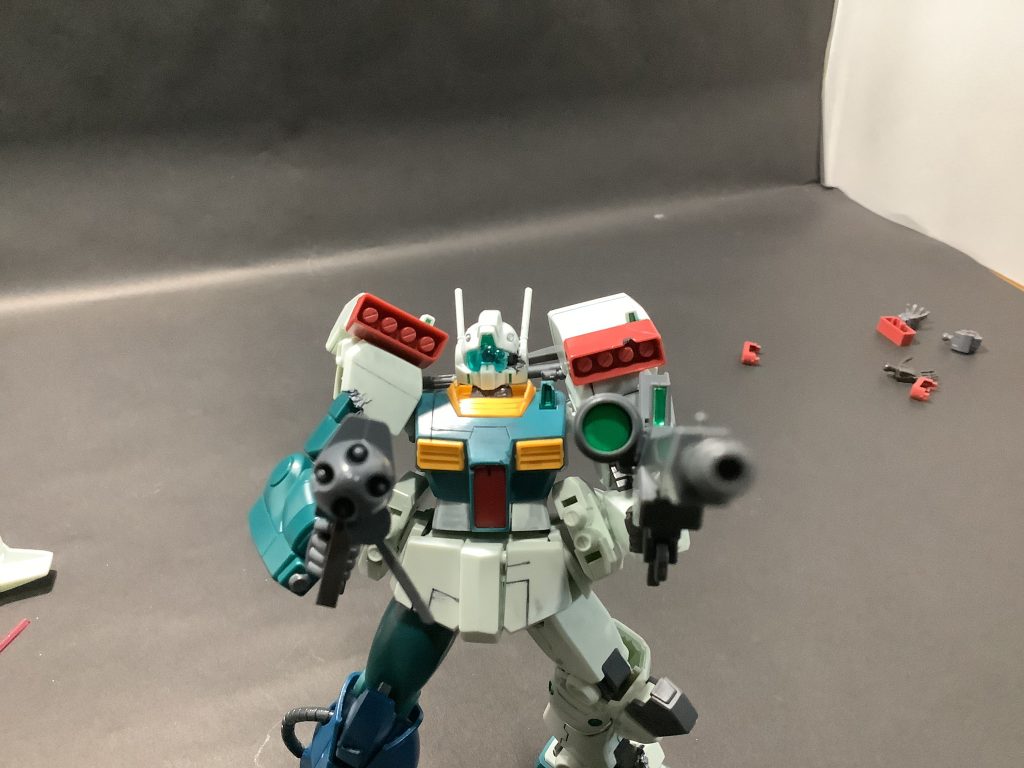 そしてジムⅢの重装備をとって、スリムな体型にしてビームサーベルだけで戦っているみたいにしてみました。