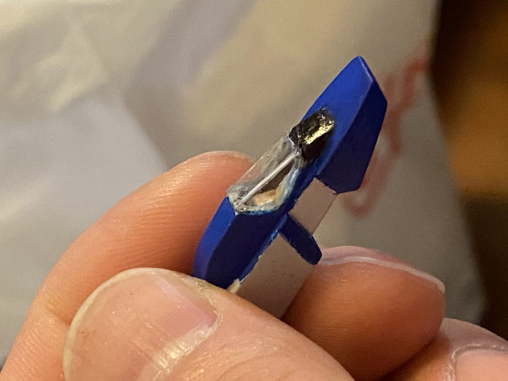 ただ、コックピットは作りましたパイロットは乗ってません(作れなかった) コックピットはそこそこ上手く作れたと思いますがキャノピーの加工が難しかった…