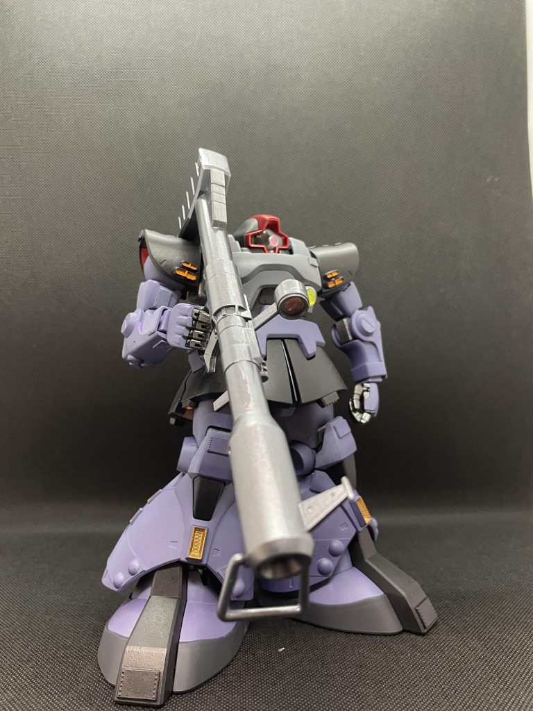 各所にディテールを追加してみた旧MGのドムになります。ジオン系機体はディテールでゴタゴタにしたくなります。