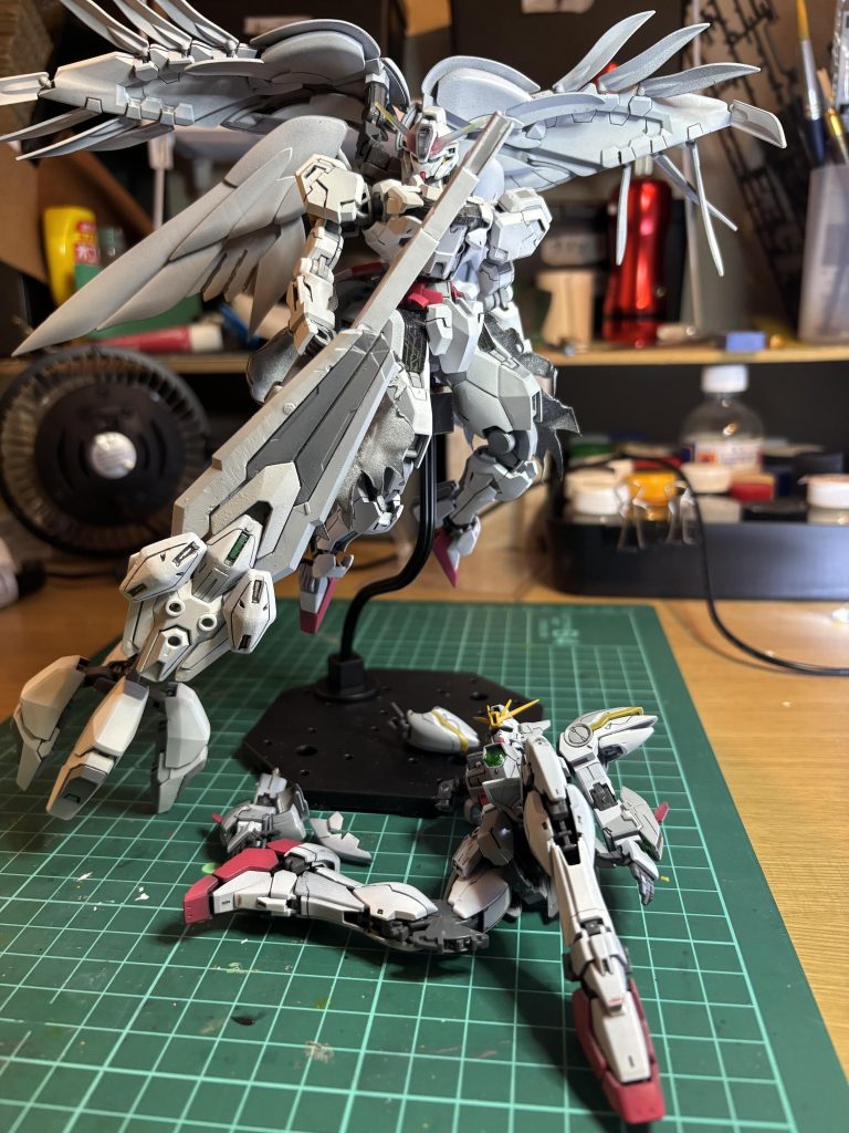 ウィングゼロさんは尊い犠牲になりました…逆にキャリバーンの装備を背負えるように改造中！カラーリングはキャリバーンに合わせてスノーホワイトっぽく塗装。