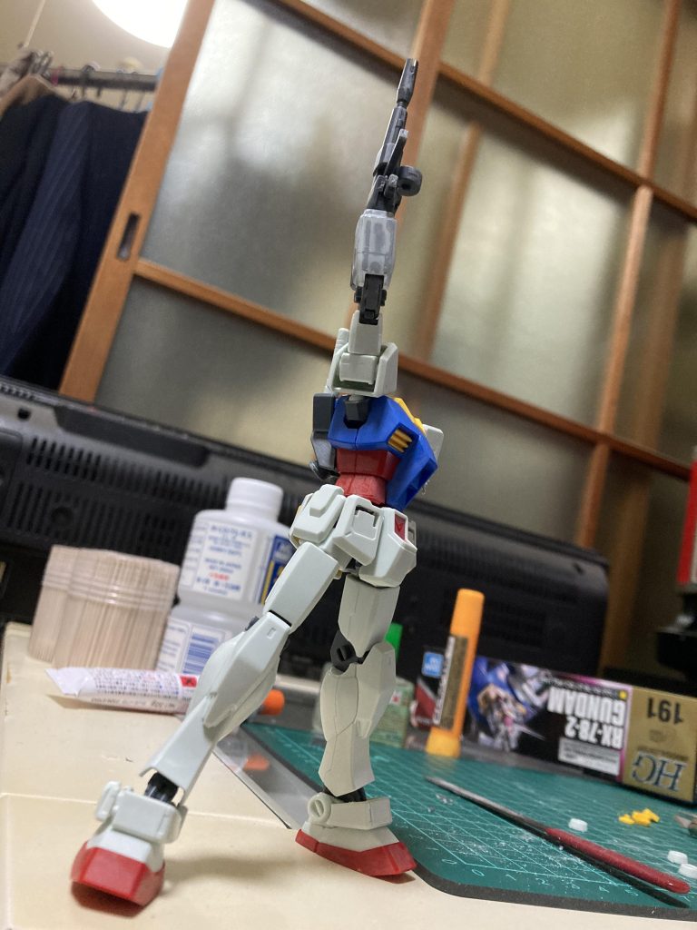 塗装前。肩回さずに上に腕上げられる可動範囲に感動した思い出が。