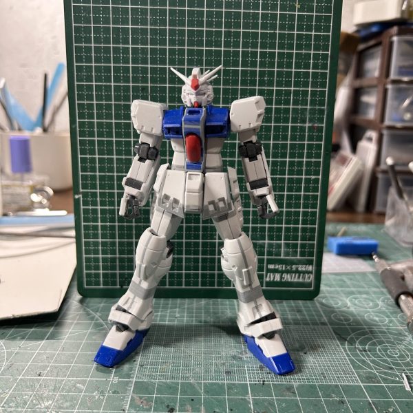 ボディ内にGフレームの骨組を仕込んで、若干ですがS字立ちが出来るようになりました。首と胸も前後にスイングするようにして、デンドロビウムとドッキングする際の上半身の反りも狙ってます、もちろんデンドロビウムは持ってませんし買う予定は無いです😭👍プロポーションもとりあえずこんな感じで良いかなって具合に落ち着きました。狙っていた部分が形になったので一安心です😆（1枚目）