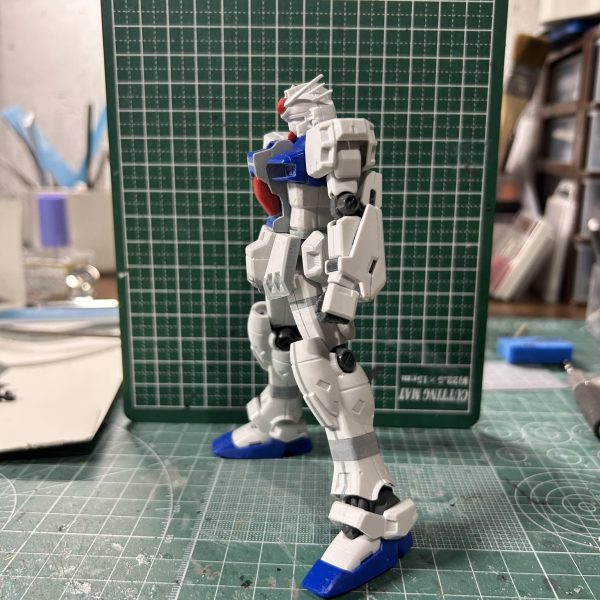 ボディ内にGフレームの骨組を仕込んで、若干ですがS字立ちが出来るようになりました。首と胸も前後にスイングするようにして、デンドロビウムとドッキングする際の上半身の反りも狙ってます、もちろんデンドロビウムは持ってませんし買う予定は無いです😭👍プロポーションもとりあえずこんな感じで良いかなって具合に落ち着きました。狙っていた部分が形になったので一安心です😆（4枚目）