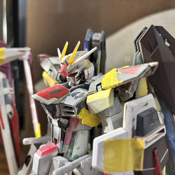 お久しぶりです、以前紹介したMGフリーダムの制作を進めていたのですが、たびたび行き詰まり悩むたびにこちらのデスティニーを制作していたのでご紹介をば。フリーダムの方は頬のフィン状モールドの作り直しを繰り返している状態です。中々良い感じにならなく悪戦苦闘中＿|￣|○（5枚目）
