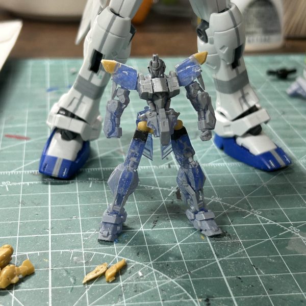 ちょっとステイメン飽きてきたから箸休めでアーティファクトを弄ってみる。とりあえず肩をデルタプラスの形状に変更していこうかなと始めたけど、んー続くかな？アーティファクトの格好良い作品がいっぱいUPされていて自分もこの波に乗りたいッ！！と思ったけど、どうもアーティファクトやる気スイッチが入らない、スイッチ2も手に入らんし、明日のジークアクスの最終回見て天パが出てきて無双したらアーティファクトも頑張れるかもしれない。 （2枚目）