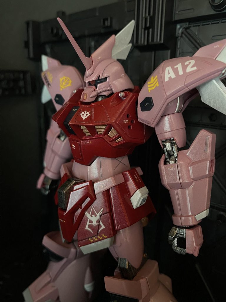 はずだった、、、  遠ざかる意識の中、閉じたはずの目を開けると私の眼前には立派な髭を蓄えた男と、美しい金髪の女性が。「あぁ、よくやってくれたアストライア!しがない宇宙移民の活動家だった私にも息子が産まれてくる日が来るなんて、、!」「あなた、嬉しい気持ちはわかりますけれど少し落ち着いて。産まれたばかりのこの子が怖がってしまいますわ。サイド3の首相ともあろうお方が子どもみたいに。」「す、すまない。だが私は本当に信じられないほど嬉しいのだ。この子はコロニー生まれの生粋のスペースノイドだ。生まれながらにしてすでに地球の引力に縛られないこの子たちのような世代こそが人類を新たなるステージへと導いてゆく。私はその世代のための政治を勝ち取らなければならないと、今まさに思いを新たにした!」