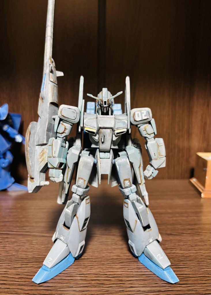 気になった頭と肩の改造をしました。肩は上手くいったのですが、小顔改造を思い切り失敗したので、かなりショックでした。顔はモールドが顎部分以外潰れたので、塗りで誤魔化してます。近くで見ると残念です。