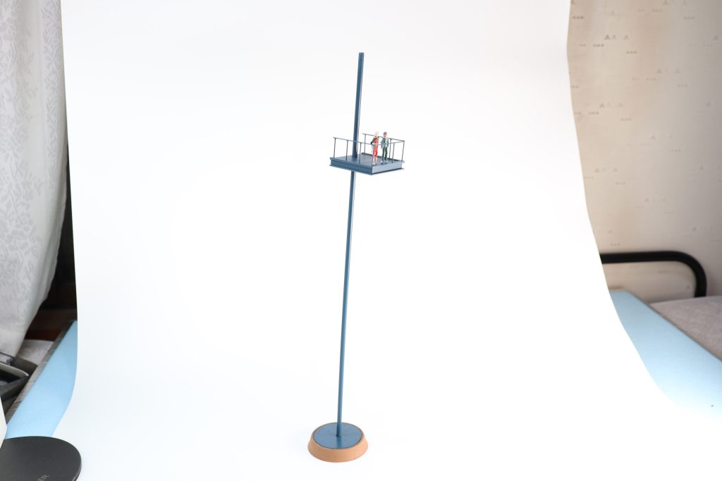 「やたら高いのだが」「いろいろ遊べるように高さを変えれるようにしました、0.5ｍｍニクロム線で差し込み式にしているので大佐も取り外し可能ですよ」