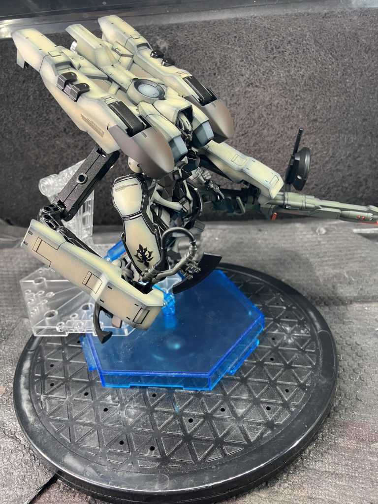 サブアームにはナックルダスターを装備できます