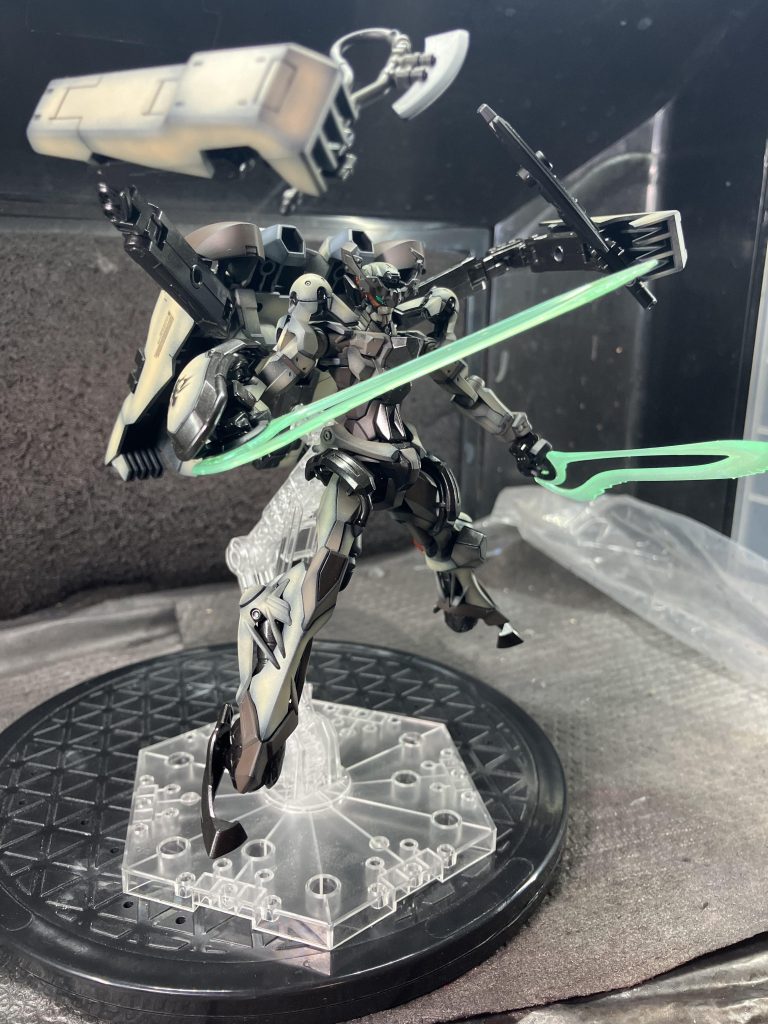 そして疑似Ωサイコミュを起動する事で、運動性能を向上、ビットなどの思念兵器がない代わりに第三、四のサブアームを感覚操作できます。