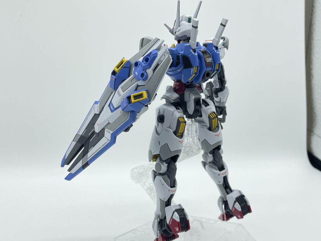 左後方 太もも裏、積層状のバーニア?は墨入れ後に大きい谷の部分は筆塗しました。