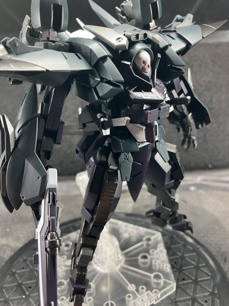 時間がかかりましたが、完成してよかったです。本日、時間があったので突貫作業となりましたがなんとかです💦頭を白にしたらいい感じにガイコツっぽくなったので結果オーライでした最後までお付き合い頂きましてありがとうございました。次の作品に取り掛かりますので、また閲覧いただけると嬉しく思います。ありがとうございました!